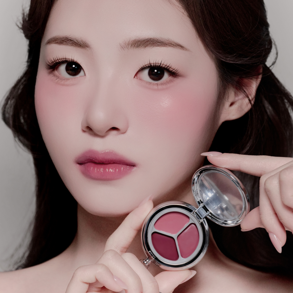 Glowing Time to Kiss & Blush