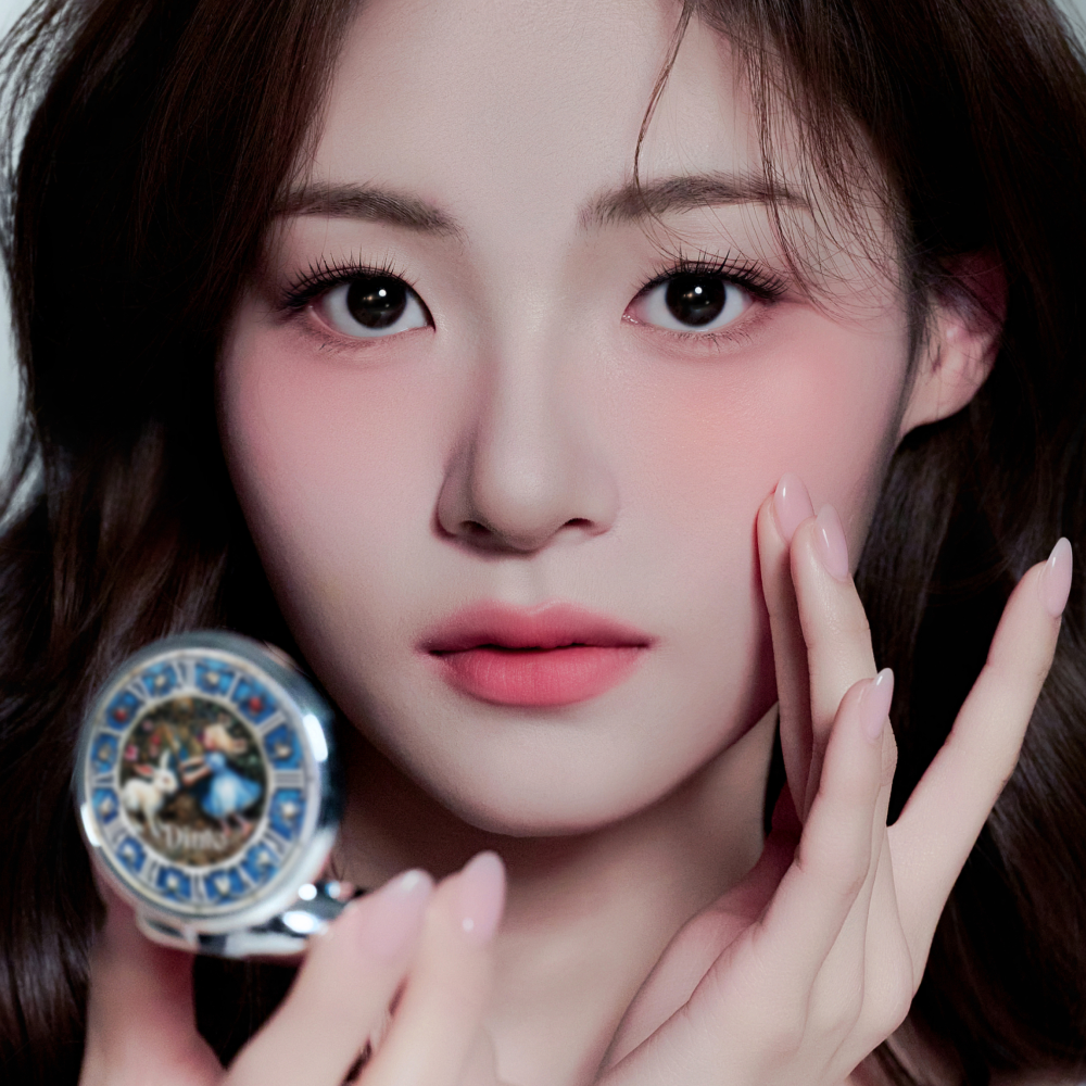 Blurring Time to Kiss & Blush